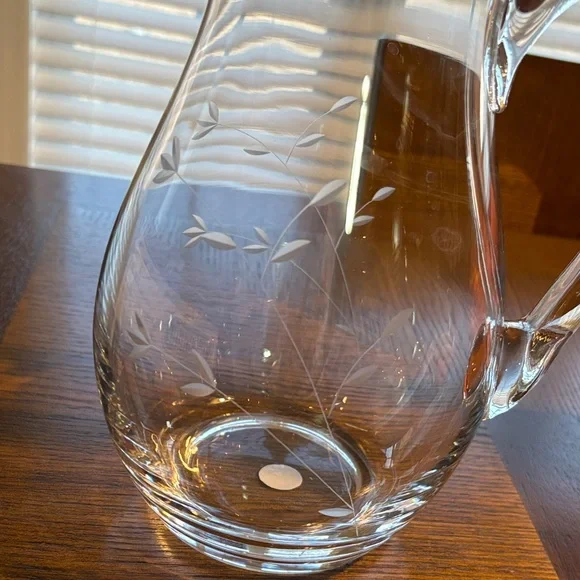 Clear Glass Pitcher with Infuser and Lid - Transparent - Picture 4 of 4